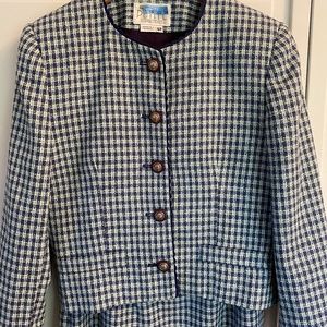 6P Women's 2-piece suit. Petite Sophisticate.